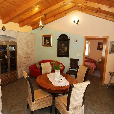 Appartement In With Balcony, Air Conditioning, Wifi, Washing Machine 3573-1 Sutomiscica