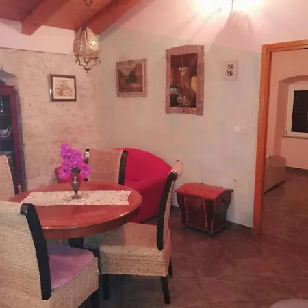 Apartment In With Balcony, Air Conditioning, Wifi, Washing Machine 3573-1 *